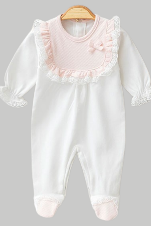 Dantelli Kız Bebek Hastane Çıkış Seti- 3 Parça