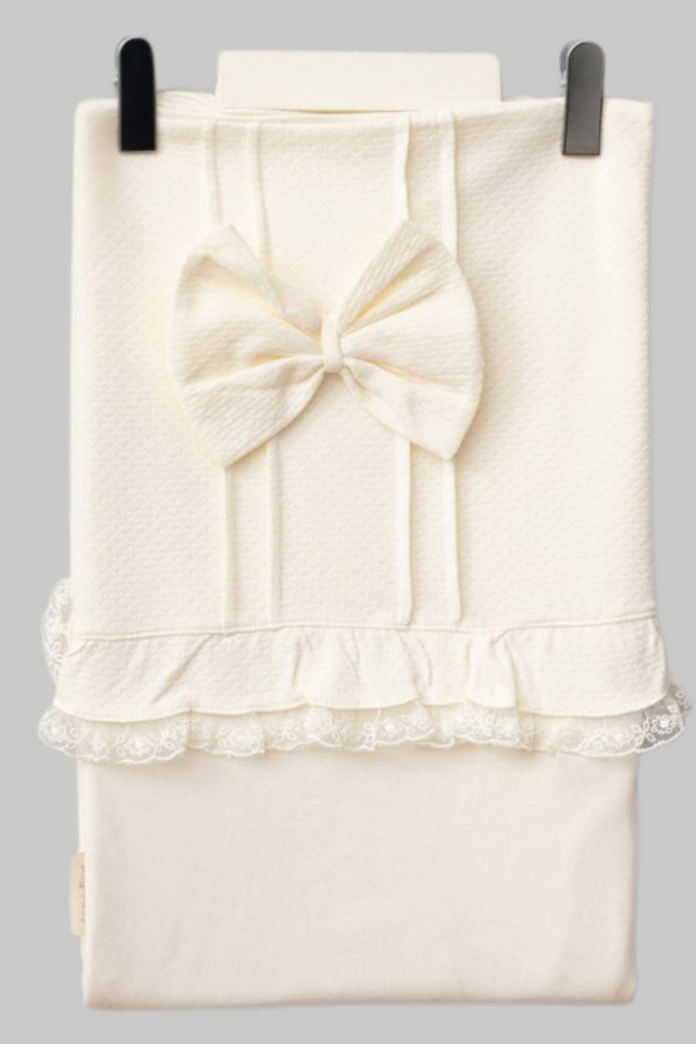 Dantelli Kız Bebek Hastane Çıkış Seti- 3 Parça