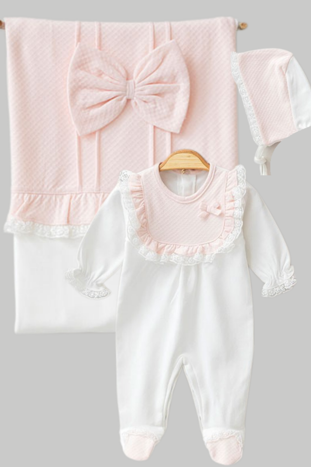 Dantelli Kız Bebek Hastane Çıkış Seti- 3 Parça