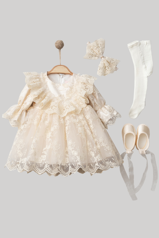 Duru Beyaz 4’lü Kız Bebek Elbise Takımı