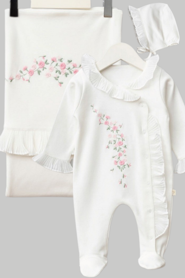 Çiçek Nakışlı  Kız Bebek Hastane Çıkış Seti- 3 Parça Beyaz