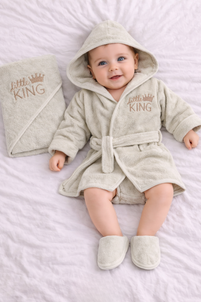 King Nakışlı Kapüşonlu Bebek Bornoz Seti- 3 Parça- Özel Kutulu