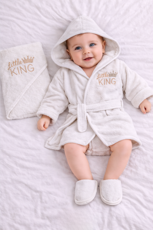 King Nakışlı Kapüşonlu Bebek Bornoz Seti- 3 Parça- Özel Kutulu