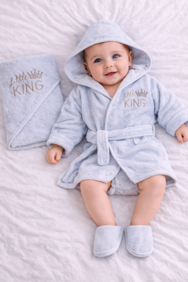 King Nakışlı Kapüşonlu Bebek Bornoz Seti- 3 Parça- Özel Kutulu