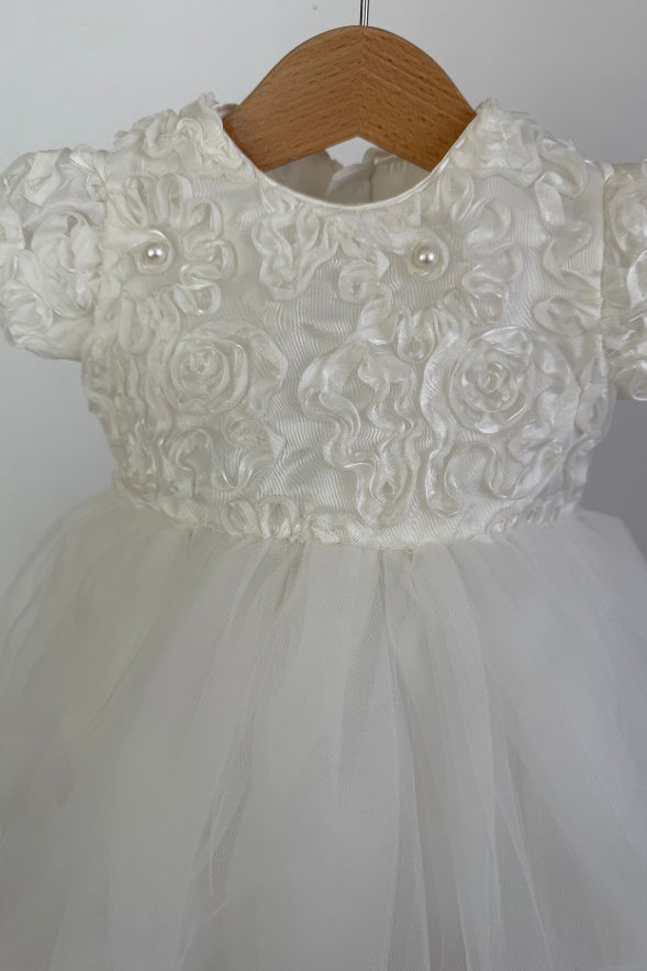İnci Çiçeği – Saten ve Tül Detaylı Kız Bebek Elbisesi