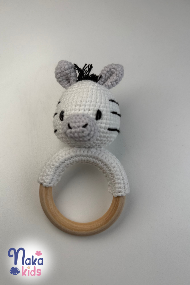 Amigurumi Çıngıraklı Hayvan Oyuncak – El Örgüsü ve Doğal Malzemelerle zebra