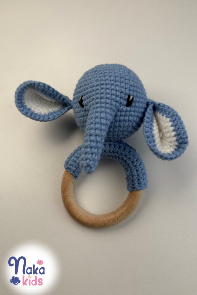 Amigurumi Çıngıraklı Hayvan Oyuncak – El Örgüsü ve Doğal Malzemelerle fil