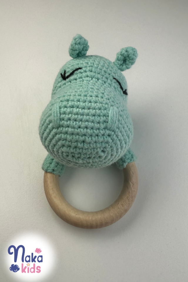 Amigurumi Çıngıraklı Hayvan Oyuncak – El Örgüsü ve Doğal Malzemelerle su aygırı