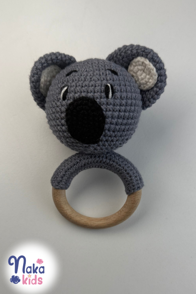 Amigurumi Çıngıraklı Hayvan Oyuncak – El Örgüsü ve Doğal Malzemelerle koala