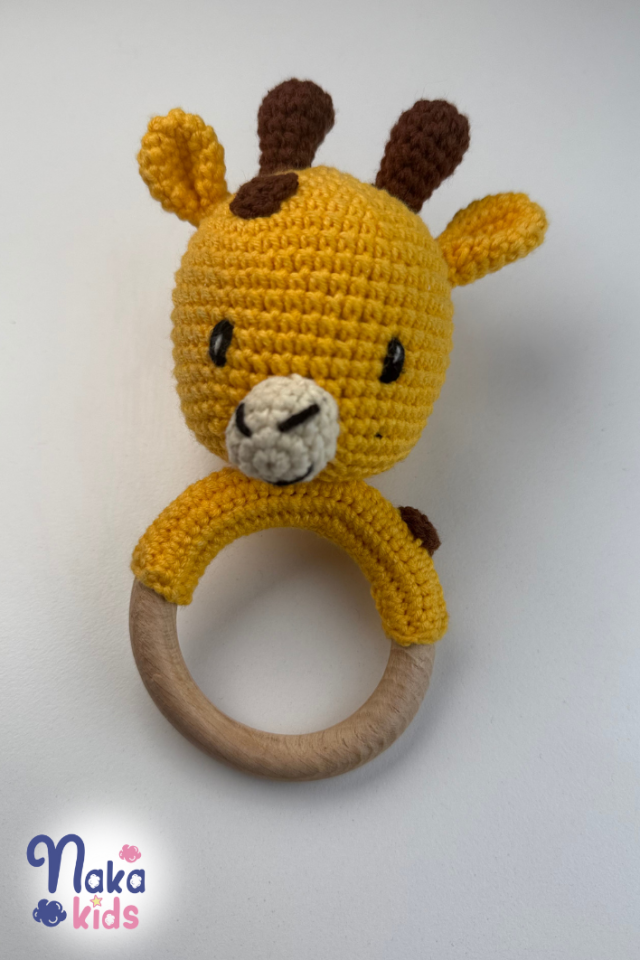 Amigurumi Çıngıraklı Hayvan Oyuncak – El Örgüsü ve Doğal Malzemelerle zürafa